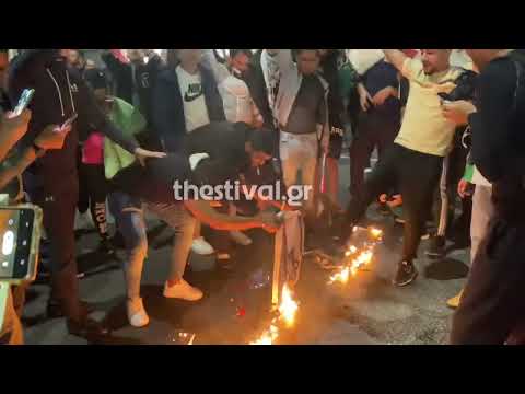 Thestival.gr Έκαψαν σημαίες