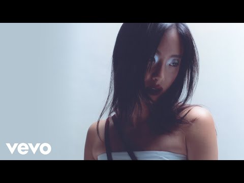 Putar Reverie - Sarah Kinsley