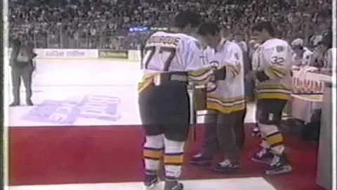 Normand Leveille gets one last skate at Boston Gar...
