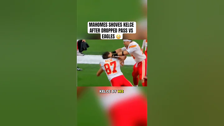 Patrick Mahomes SHOVES down Travis Kelce after dropped pass fumble vs Philadelphia Eagles 😳