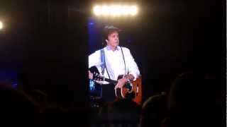 Paul McCartney saluda a Luis Suarez en Estadio Centenario Uruguay screenshot 3