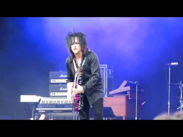 Steve Stevens, fantastic solo, Billy Idol concert Hamburg 10.07.2012, HD class=