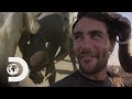 Mundari Tribe Use Cow Urine To Dye Levison Wood's Hair | Levison Wood Walking The Nile