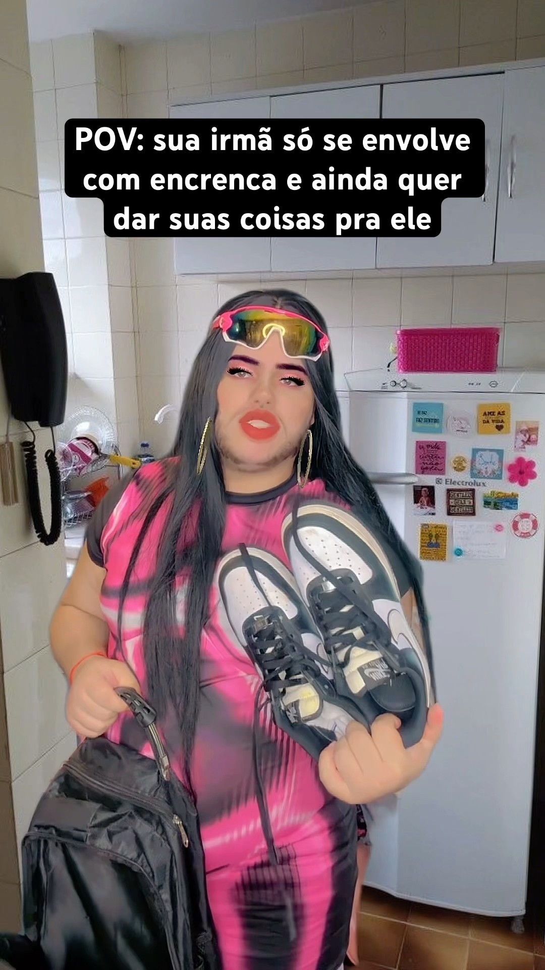 QUANDO SUA IRMÃ QUER DAR SUAS COISAS PRO NAMORADO DELA