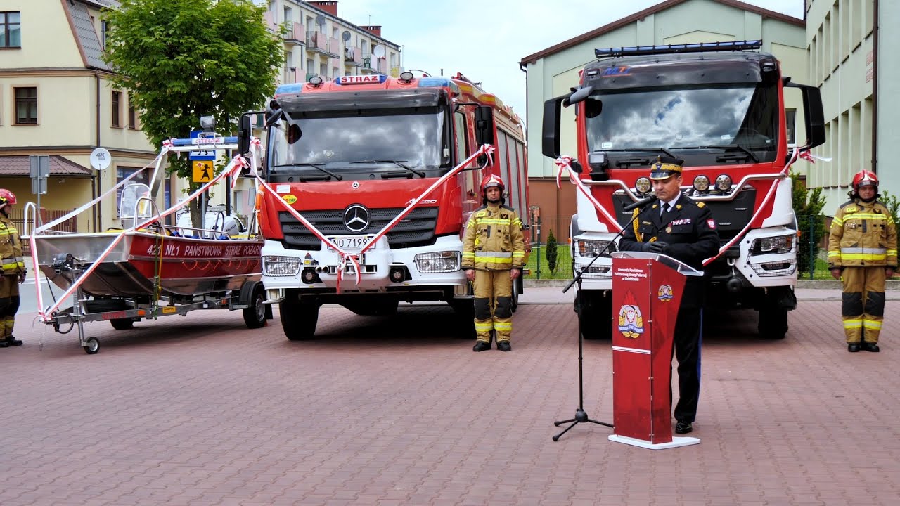 Dwa samochody i łódź z okazji Dnia Strażaka i 30-lecia PSP