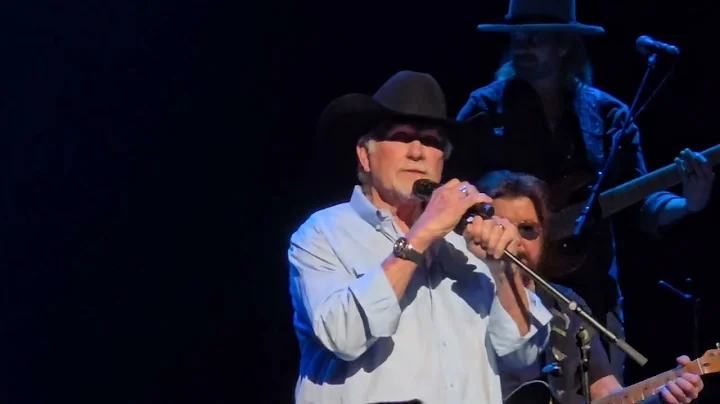 Terry Bradshaw sings Toby Keith - Don't Let The Old Man In - With Brooks & Dunn LIVE