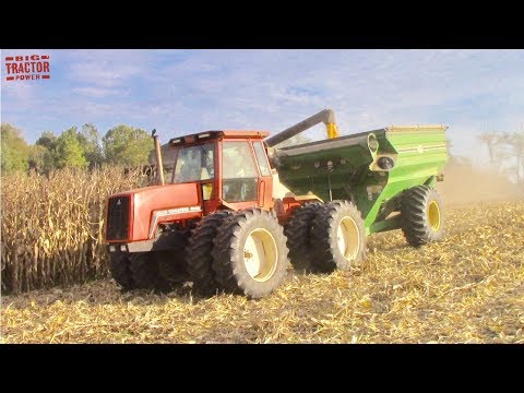 ALLIS-CHALMERS 4W-220 Tractor Day