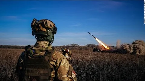 Ukraine drones drop bombs on Russian soldiers and clear enemy trenches near Robotyne