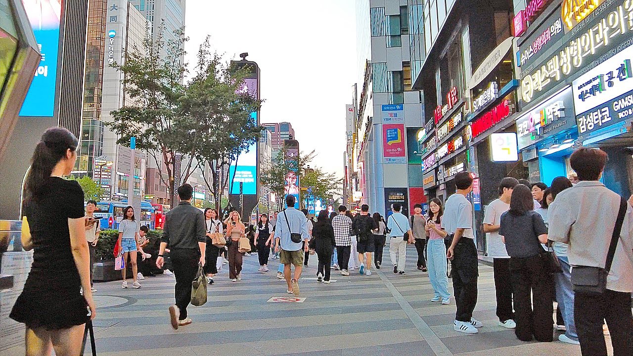 강남 밤 거리 산책🌇 도시의 야경, 서울 밤 풍경을 감상하며 걷는 편안한 힐링 여행 | 강남역-신논현역 | 4K - YouTube