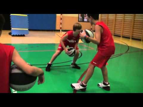 Ejercicio baloncesto. 1x1 con defensa pedagógica - YouTube