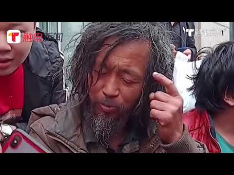 视频：“流浪大师”沈巍中秋夜现身上海街头，清爽帅气送祝福 