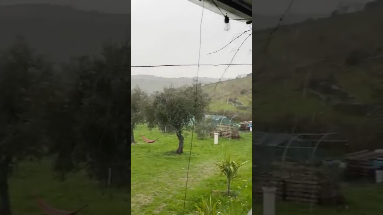 В Португалию обрушился мощный шторм (приближается шторм Кристин) 