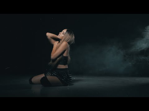Karola - Roxtar (Official Music Video)