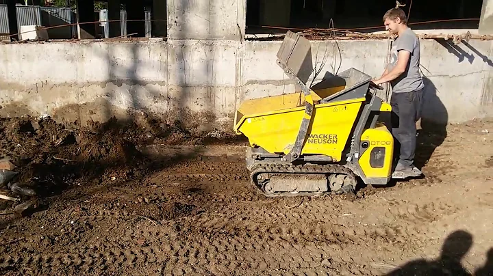 Компактный гусеничный думпер Wacker Neuson DT08