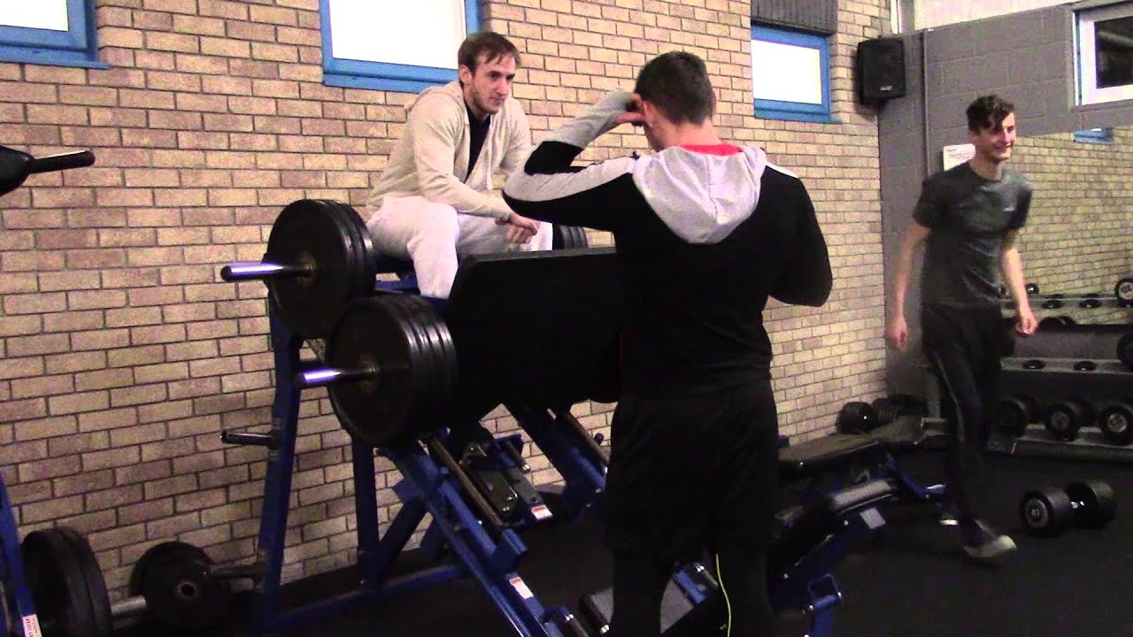 #VlogLife2 Leg day and Sick - YouTube