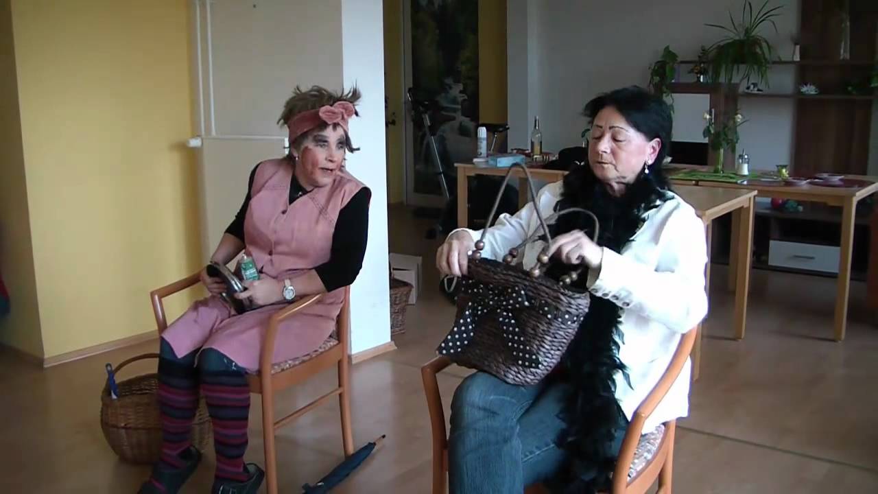 Comedy Sketch und Spass Schminken im Zug YouTube Comedy Sketch und Spass Schminken im Zug YouTube