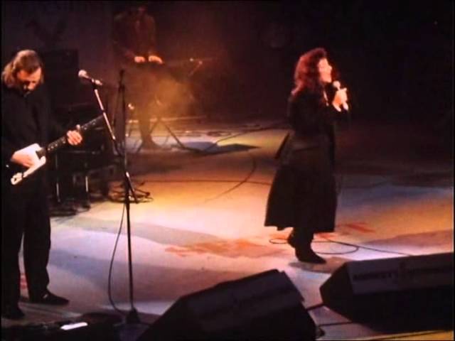 Kate Bush & David Gilmour - Running Up That Hill