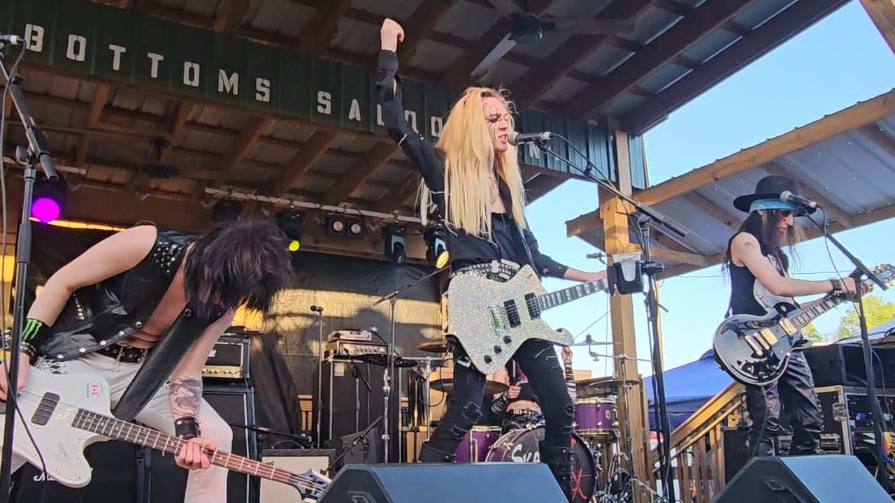 Skarlett Roxx "Love Machine" Live Beaver Bottoms Saloon Fountain