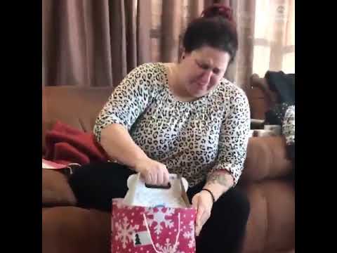اغرب هدايا عيد الميلاد المجيد صوت زوجها المتوفي