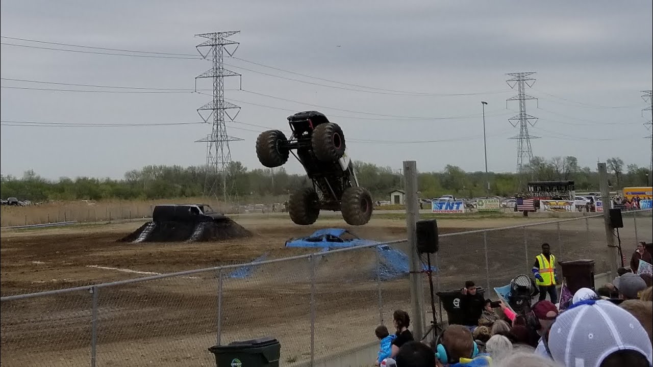 Amazing Monster trucks show very loud but enjoyable 😎 Illinois Vs Michigan, shark vs sheriff vs