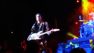 Steve Vai- Guadalajara - The audience is listening