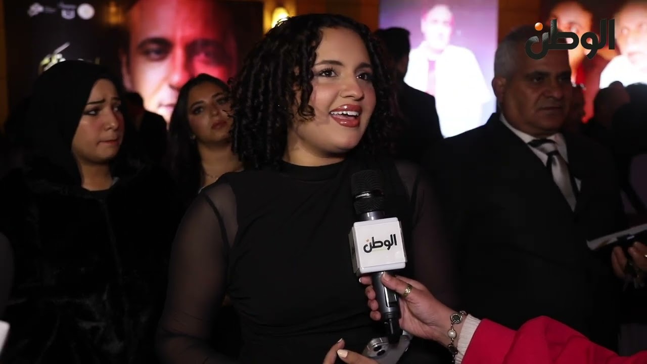 بكاء ابنة محمد رحيم في حفل تكريم والدها:«بحبك وحشتني.. بشوف الدنيا بعينيك»