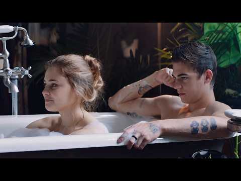 Une Fille Timide Tombe Amoureuse Du Pire étudiant De L Université Et Garde Leur Relation Secrète