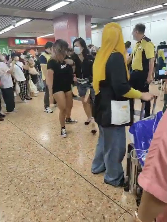 AREK HONGKONG NEK GK TUKARAN TANGANE GATEL
