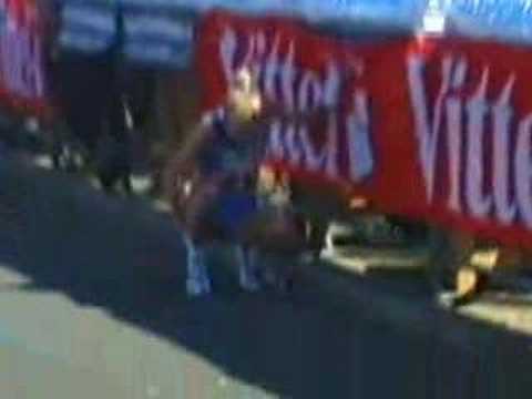 Paula Radcliffe London Marathon 2005 - Peeing and ...