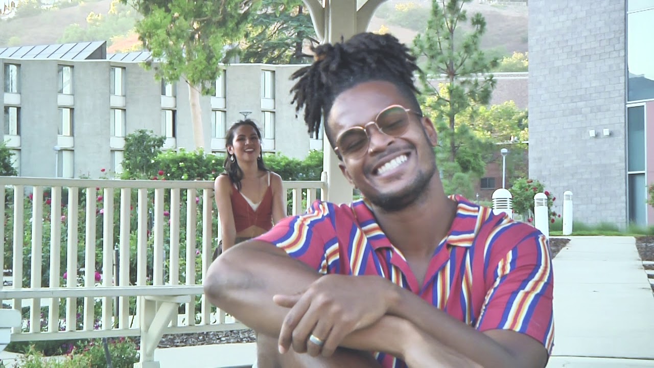 Gala Rae Ft. NEL. g - Sunny Blue (Music Video) auf YouTube ansehen Gala Rae Ft. NEL. g - Sunny Blue (Music Video) auf YouTube ansehen