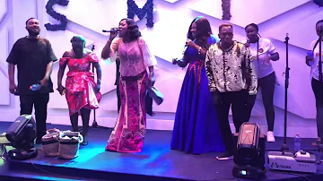 Rose Adjei sings W’ahw3 me so at #SacredPraise 🙏🏻🙏🏻🔥