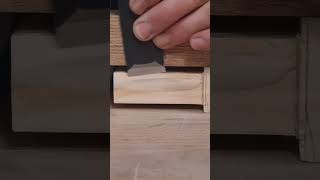 so satisfying, cutting a very thin layer of wood edge.pahatmu setajam ini ga