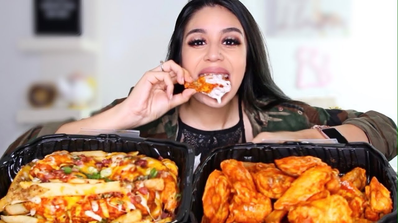 LOADED CHEESY FRIES + CHICKEN WINGS MUKBANG!! 😍