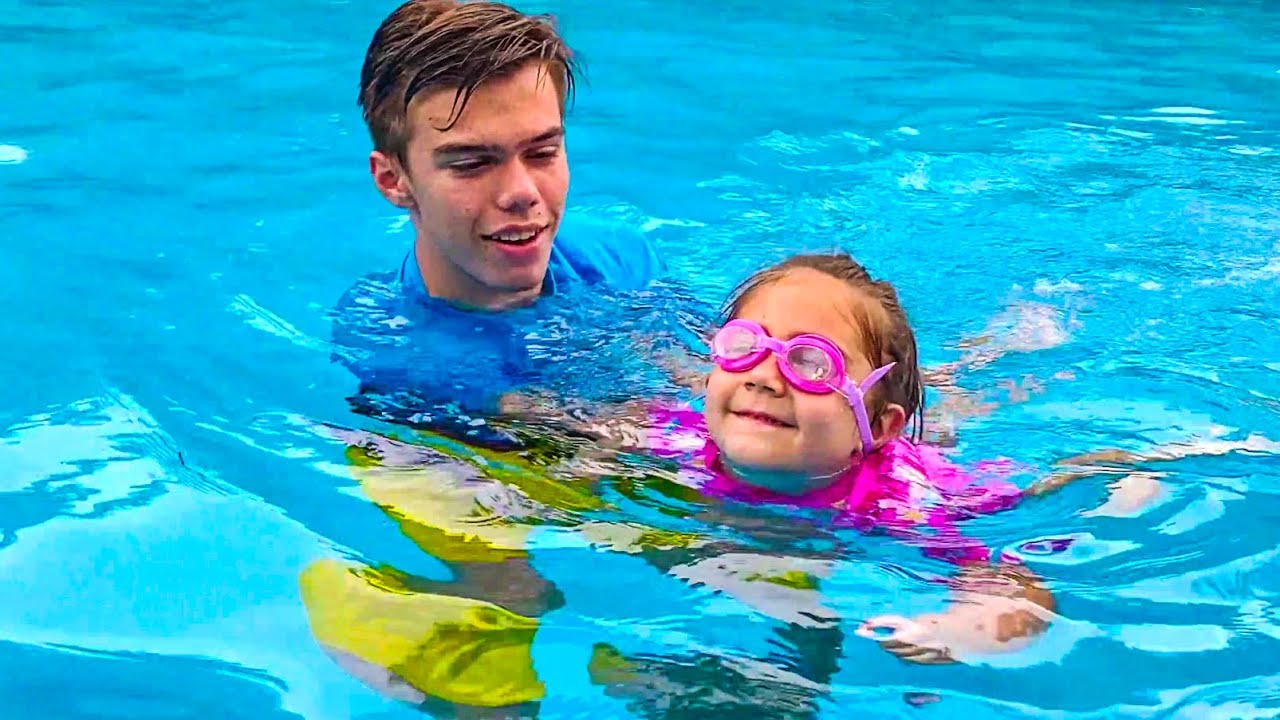 Правила безопасности в бассейне для детей | Учим важные уроки и весёлые игры!