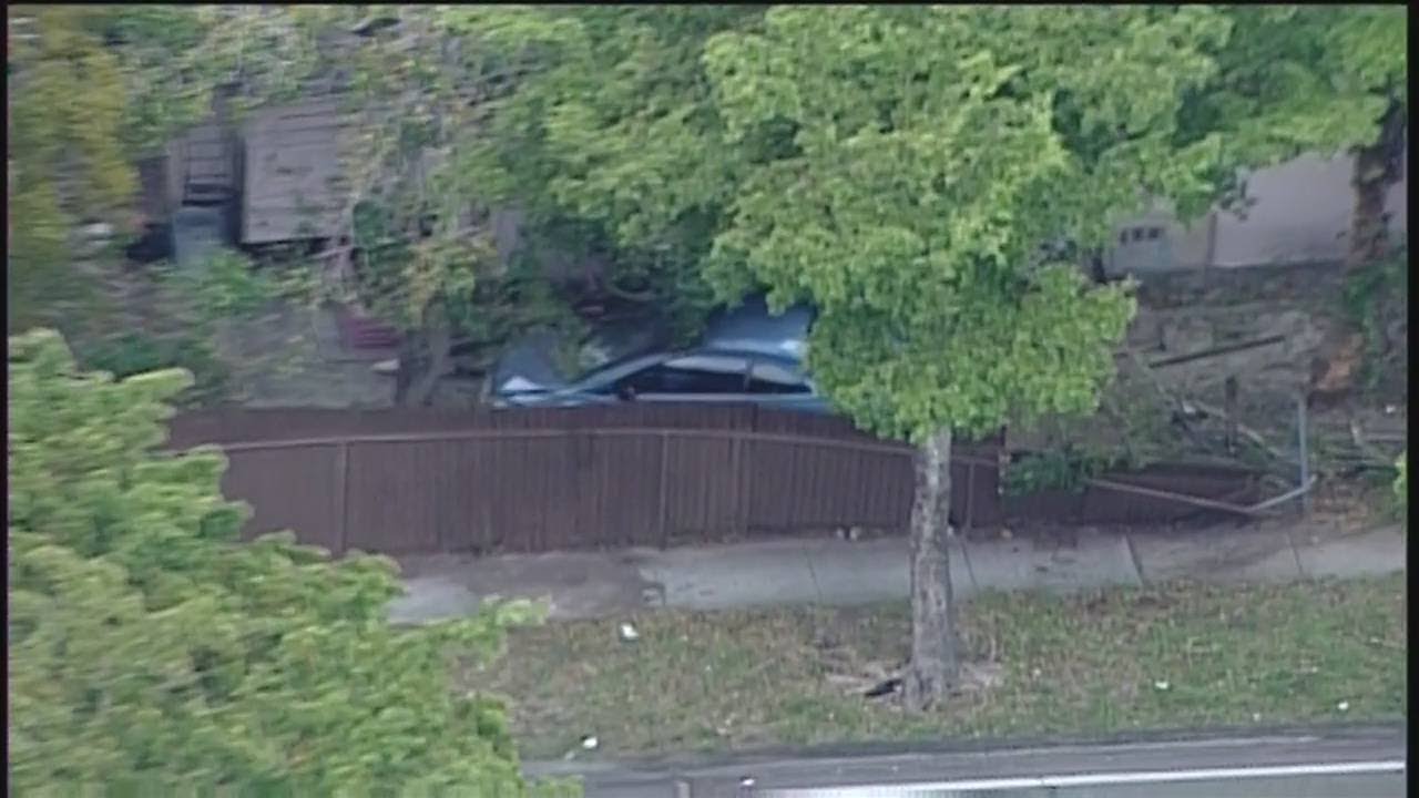 Car crashes into fence - YouTube