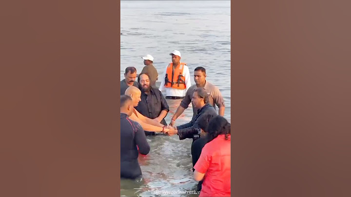 Mukesh Ambani, along with his family, visited the Maha Kumbh Mela 😱 #ambani #mahakumbh2025 #shorts
