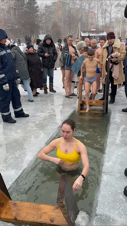 part68TheWorldBeyondAntarcticIceWall#IWantToTravelThroughTheWinter#LakeBaikal#RussianTravel#Russi👙🌊😱