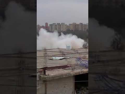 الجيش السوري يفخخ مبنى يتحصن به المجموعات الارهابية ويفجره بمحيط اداره المركبات