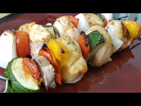 Video: Brochetas De Pollo: Una Receta Fácil Para Una Cena Saludable