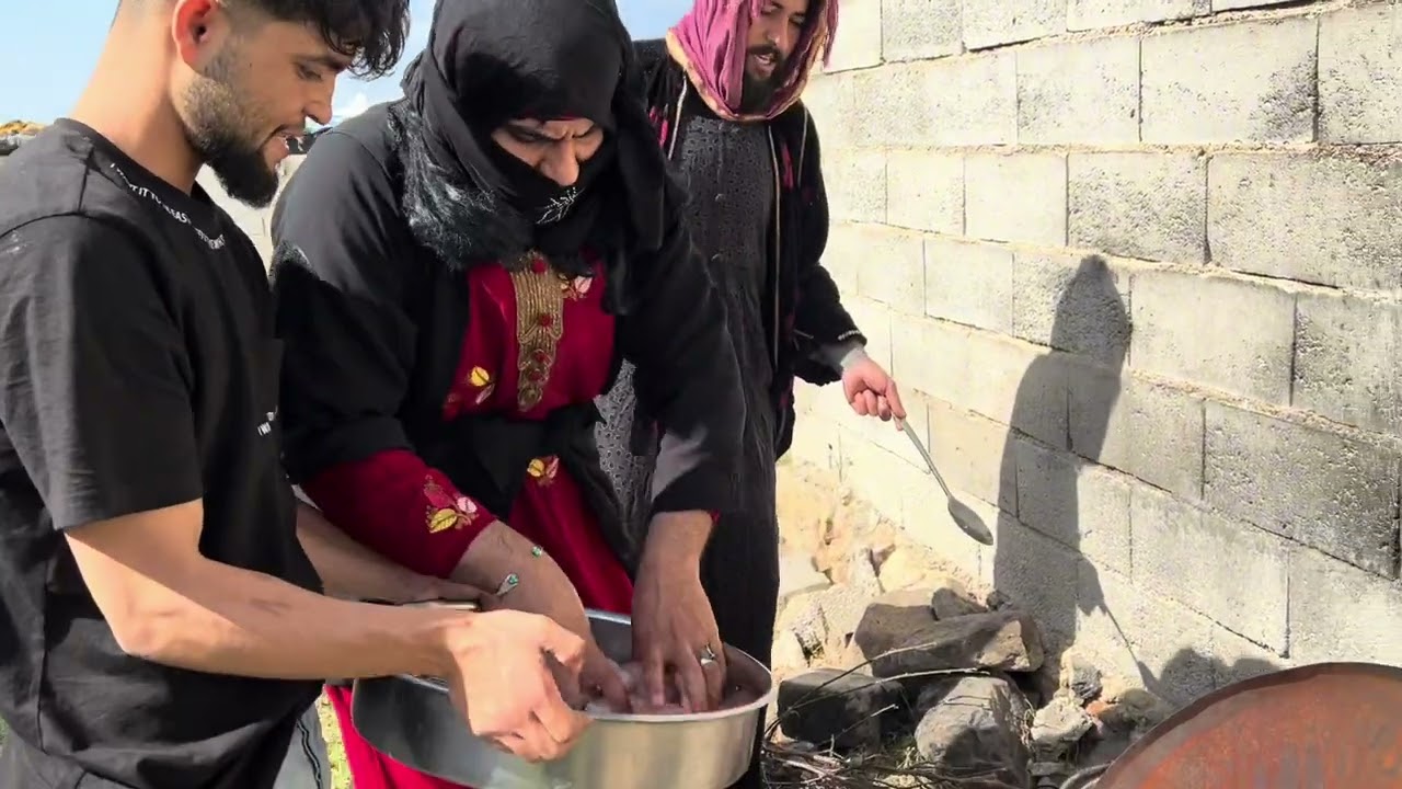 ام حسين عاملة اكل للعيبة الشدة😂😅