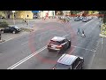 В Днепре на Калиновой Mercedes сбил 4 пешеходов, снес светофор и врезался в дом: видео момента