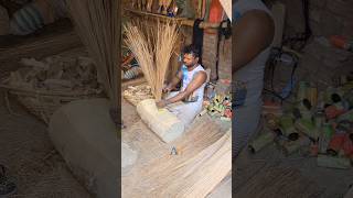 The extraordinary technical skill of making brooms from coconut tree branches