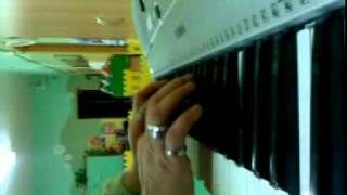 Nesem Vám Noviny A Mé Hraní Na Klávesy -D