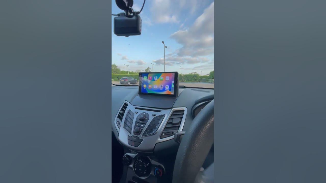 Ford Fiesta with APPLE CARPLAY!