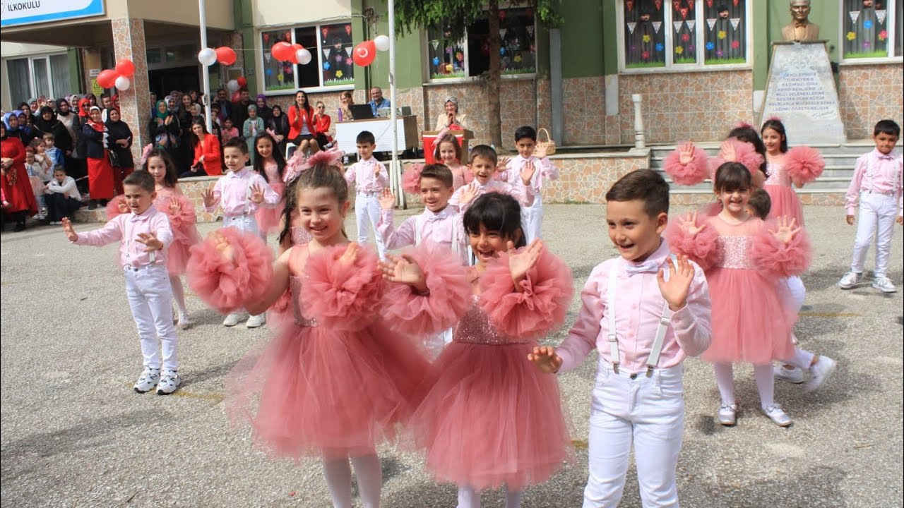 23 Nisan Gösterisi Hayat Sevince Güzel
