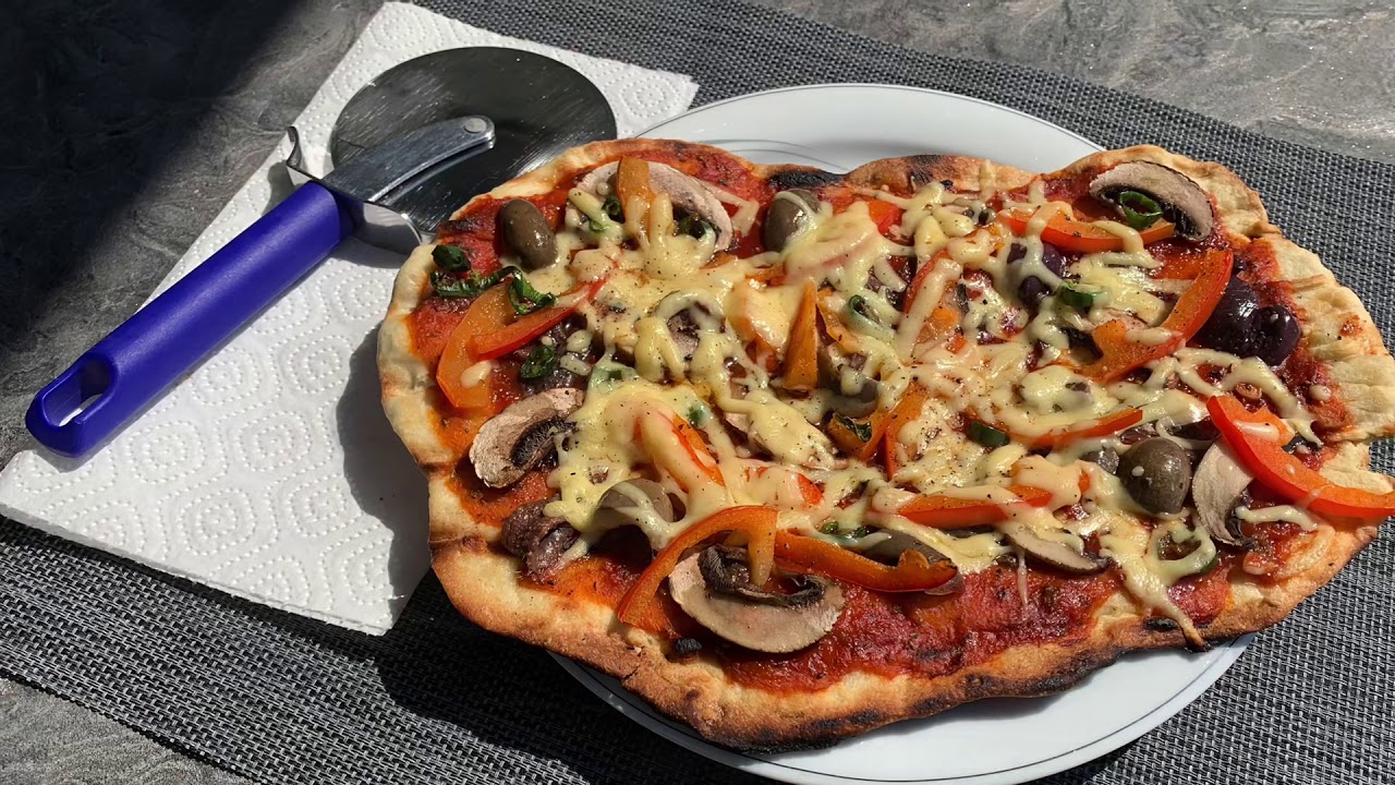 Pizza auf dem Grill ohne heissen Stein - so gehts - YouTube