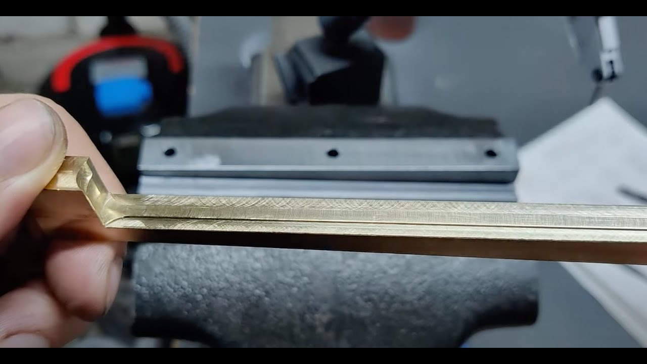 WM210 Клинові прижимні планки суппорта