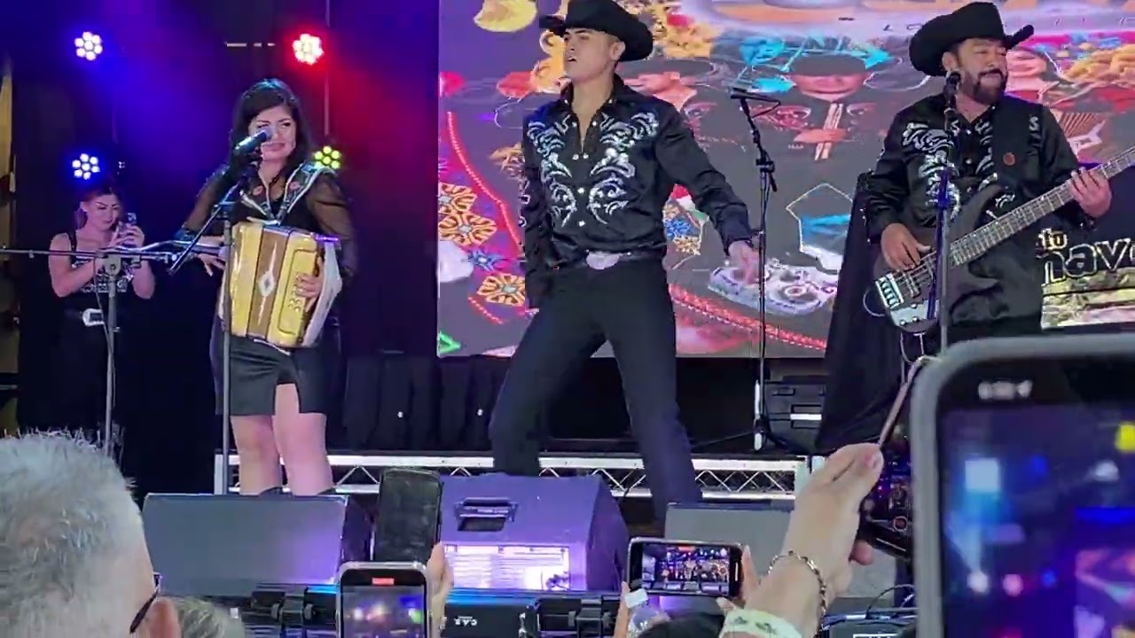 Grupo Control.    Que viva el amor, cumbia morena