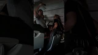 Уральские авиалинии на столько суровые, что пока не поят своих диа пасендже, не приземлят их