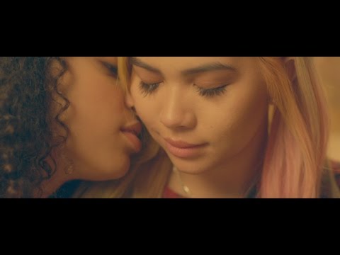 Hayley Kiyoko - Sleepover (2 марта 2017)